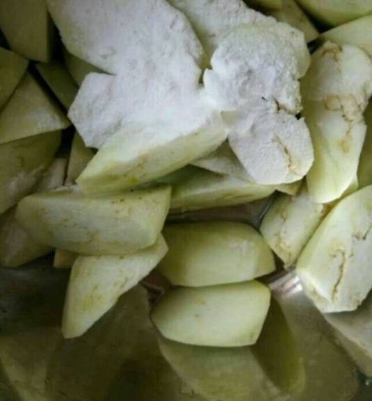 一根茄子、一个土豆、一根尖椒,就能做出不比肉菜差的地三鲜