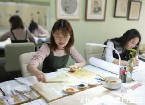 美术|美术生想吃“辣条”,画室不让吃可咋办?那就只好画出来解解馋