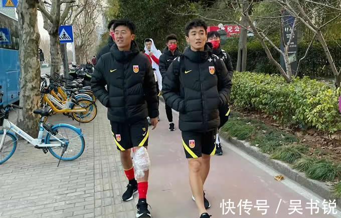 戴伟浚|艾克森出局!国足29人出征名单曝光:2大意外+3位新人+5大归化