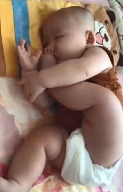 奇葩|宝宝奇葩睡姿大比拼,太可爱了,看完也想立马生一个!