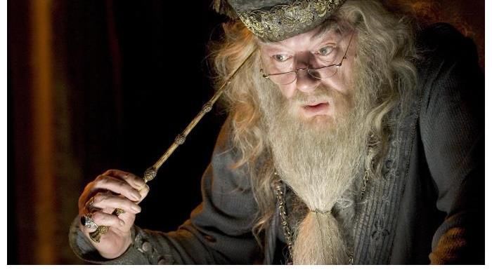 伏地魔$哈利·波特老了之后能有邓布利多的地位吗?