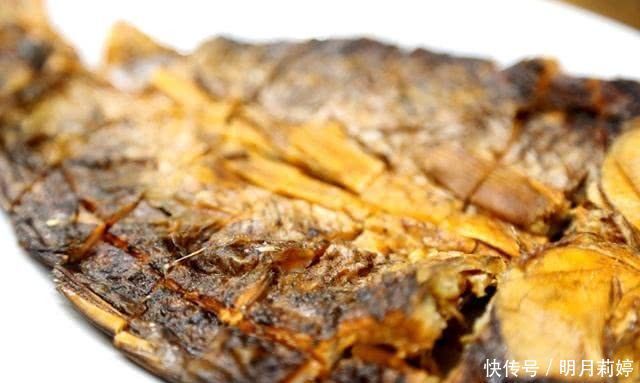 鲫鱼我只服这样做,稍微腌制风干,做好一次可以吃上半年