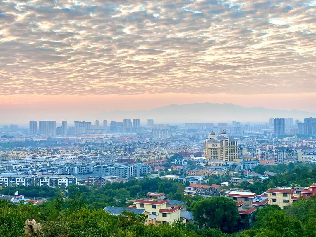 刘十九|今天的泰安，是彩云的城！从城里到泰山顶绝美照片曝光！太太太养眼了！