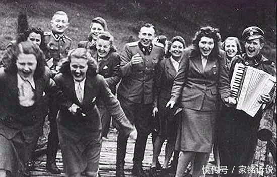 犹太妇女|一组罕见老照片，直击二战纳粹集中营，图4抓捕的全部是犹太妇女