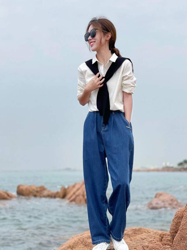 下半身|气质不分年龄,蕾丝小开衫+卡其色短裤,性感又有女人味