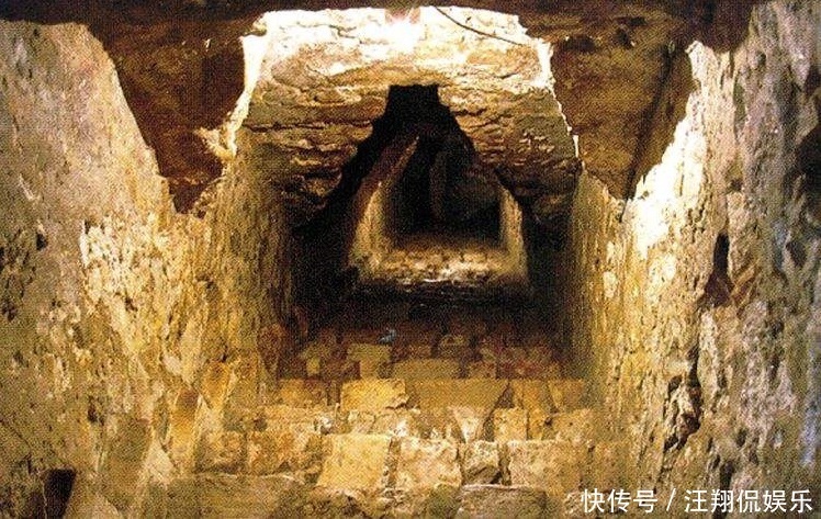 阿尼玛卿山下发现15万平方公里的空洞,青藏高原是空心的?