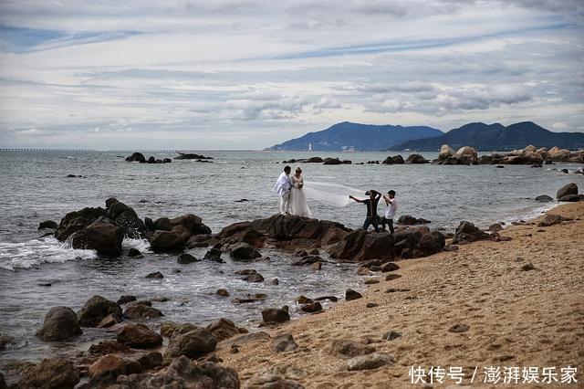 婚礼现场新娘独自开车前来,只因接亲堵门时女方舅舅硬要5条中华