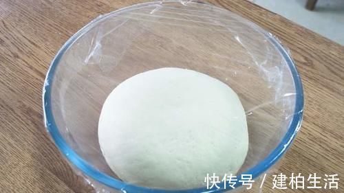 馒头教你这样做,不用酵母不加水,个个蓬松不塌陷,撕着吃更过瘾