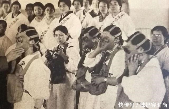 干嘛|原子弹爆炸中,妇女孩子是无辜的别再被骗了,看看她们在干嘛