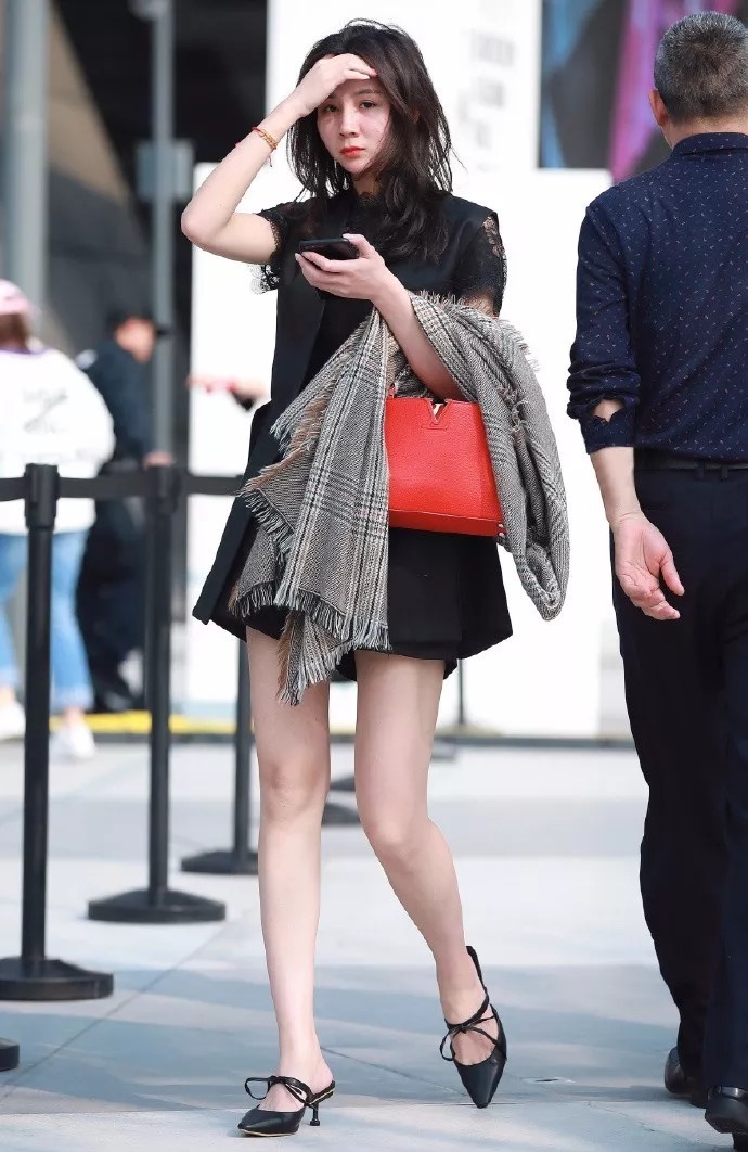 女生时尚搭配,穿上高跟鞋更有女人味