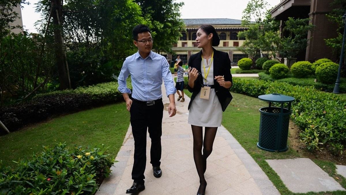 扬灰层|售楼小姐良心建议买房牢记7字“真言”,买边、买中、不买三