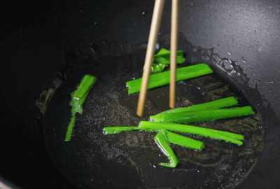 葱油饼|这道脆虾葱油饼一上桌，我的筷子就没停过