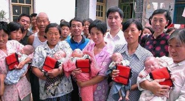 二胎政策|90后孕妈怀上5胞胎,孩子出生后宝爸傻眼,直呼上辈子欠债太多