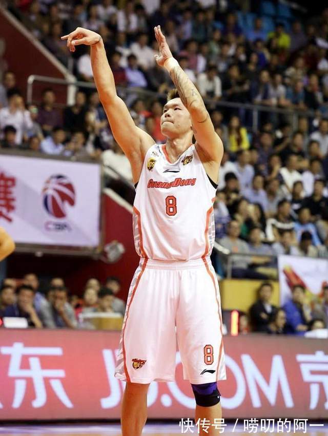 中国篮球两位名宿，李楠和朱芳雨，谁的生涯成就更高？|长文 | 李楠