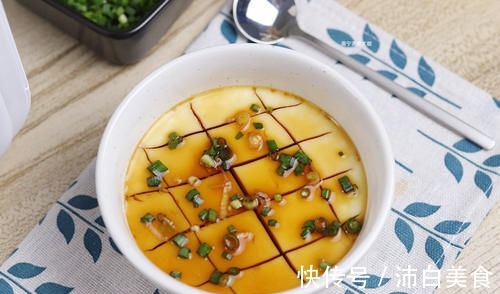 蒸鸡蛋羹时,不要再放温水了,加“它”鸡蛋如布丁嫩滑,入口即化