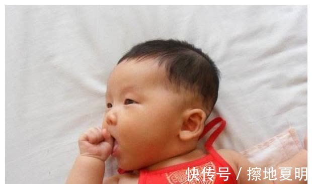 大拇指|宝宝为什么喜欢吃手?饿的可能性很小,很少有妈妈知道这3个原因