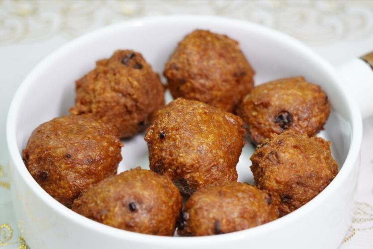 炸丸子，记住不要放面粉跟淀粉，记得多放2样，丸子焦香酥脆