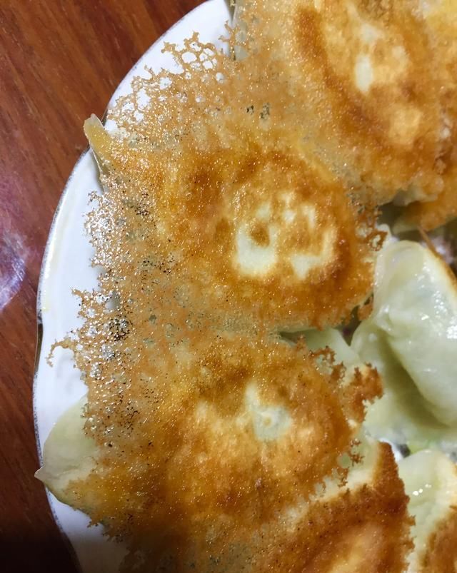 适合|东北特产的大西葫芦,特别适合做“冰花锅贴”几天做一次还吃不够