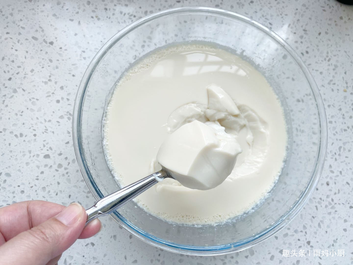 想吃豆花在家做,做法简单又卫生,半小时做一锅,成本不足两块钱