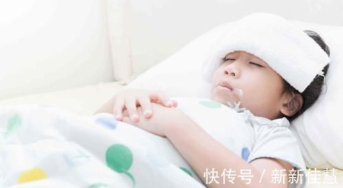 体温|娃半夜突然发烧,敷头用热毛巾还是冷毛巾?其实很多家长都弄反了