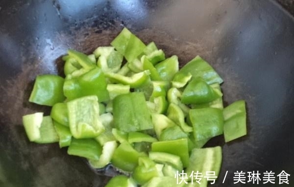 五花肉|它被称“天然泻药”,和土豆一起吃,隔天排便,常吃体重悄悄降