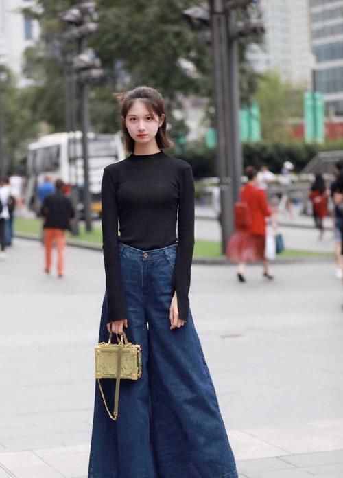  气质|休闲精致的打扮下，造型显得丰富立体，气质也更显靓丽！