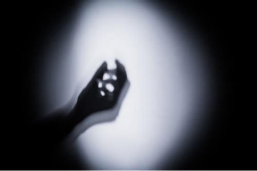 爱因斯坦 爱因斯坦世界上只剩你一个人,却突然传来敲门声,门外会是谁