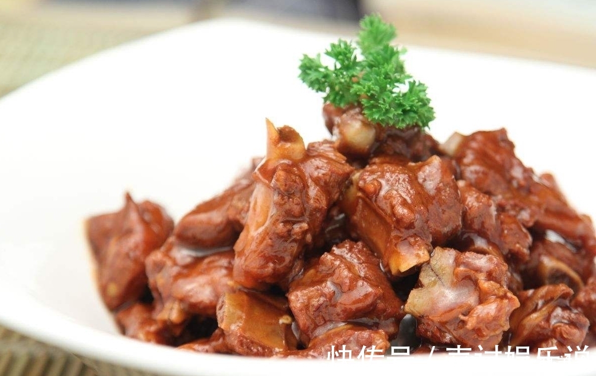 红酒|炖排骨时，不要直接加水炖，加点“它”，排骨香气四溢，鲜嫩多汁