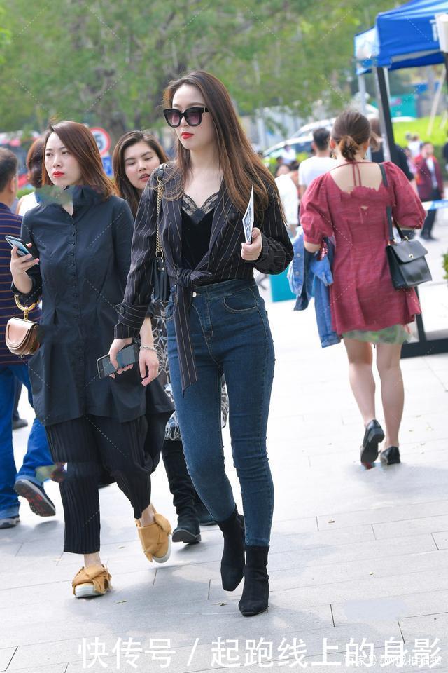 搭配|背心可以单穿,还可以搭配衬衫来穿,简单还好看