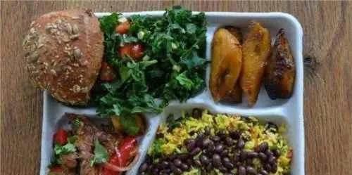 农村|各国学校午餐都有啥,美国日本最丰盛,中国农村的孩子吃这些