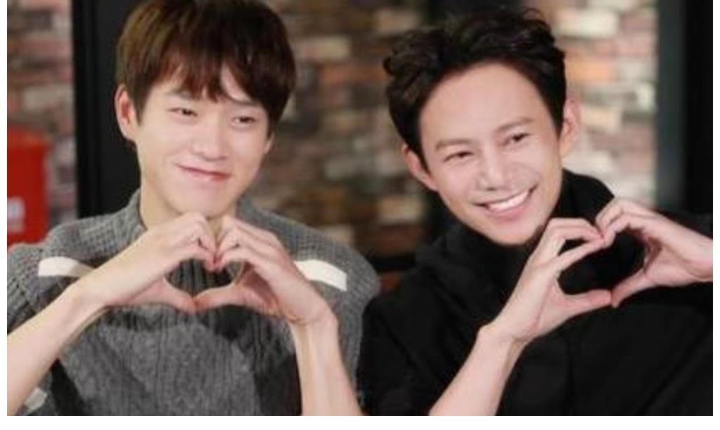 何炅憋屈?在乌镇抱着周迅痛哭后,又与魏大勋张艺兴现身朗读会