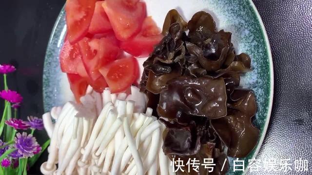 西红柿|制作西红柿木耳炒鸡蛋时,加入一样配菜,鲜香味美孩子喜欢都喜欢