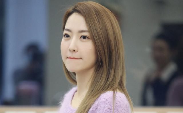 黄奕相亲问女儿意见、王琳恋爱不超7月：婚史不是女星难再婚原因