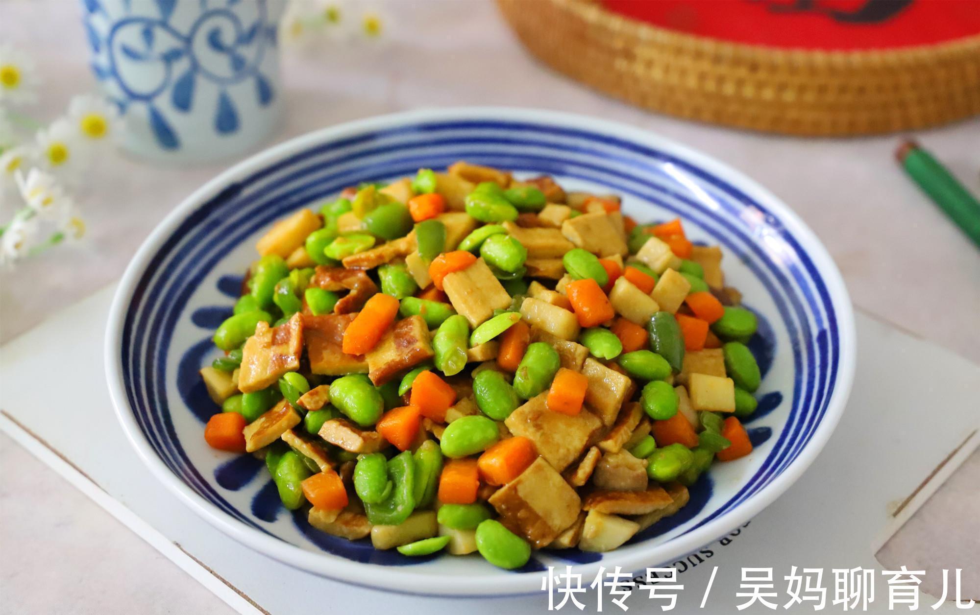 杏鲍菇|夏天易出汗,可多吃此菜,4种食材一起炒,解暑开胃,没肉也下饭