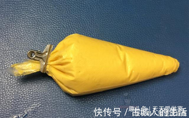 电饼铛|两个鸡蛋,一杯玉米粉,教你做香甜松软玉米饼,孩子们抢着吃