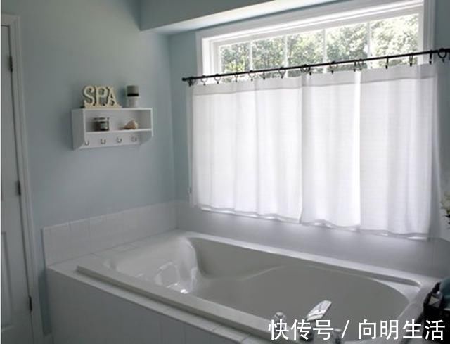 窗帘|哪有这么一举两得的事涨见识了,卫生间帘装一半,回家我就照学