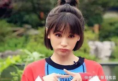 发型|发际线比较高的女生,尽量少梳这3种发型,否则发际线会上移!