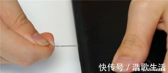 把回形针插在手机上,解决了大家都困扰的一个问题,实用又省钱