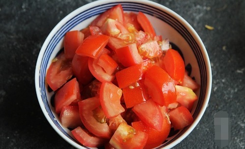  简单|冬天这个汤不能少，简单方便，暖心又暖胃