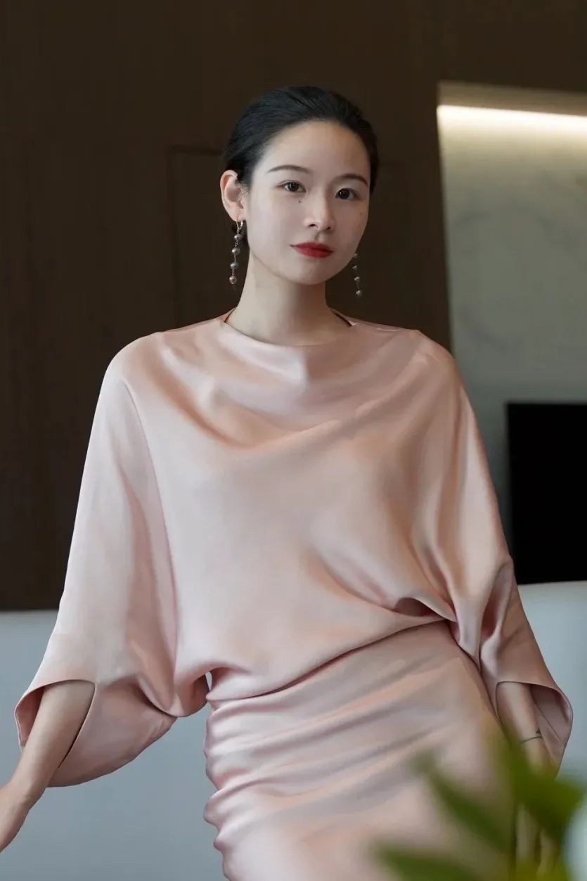 女生|胸大=艳俗?大胸女生该如何穿出高级感?