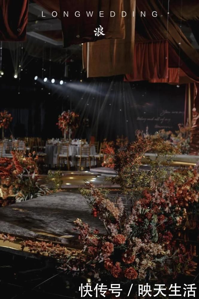 婚礼|用丝绒材质营造出立体感和空间感的梦境婚礼,有让你沉迷其中吗?