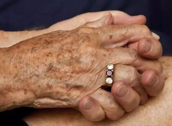 生姜片|生姜这么用,少往医院跑!一块生姜“8种病”,顶过一个老中医