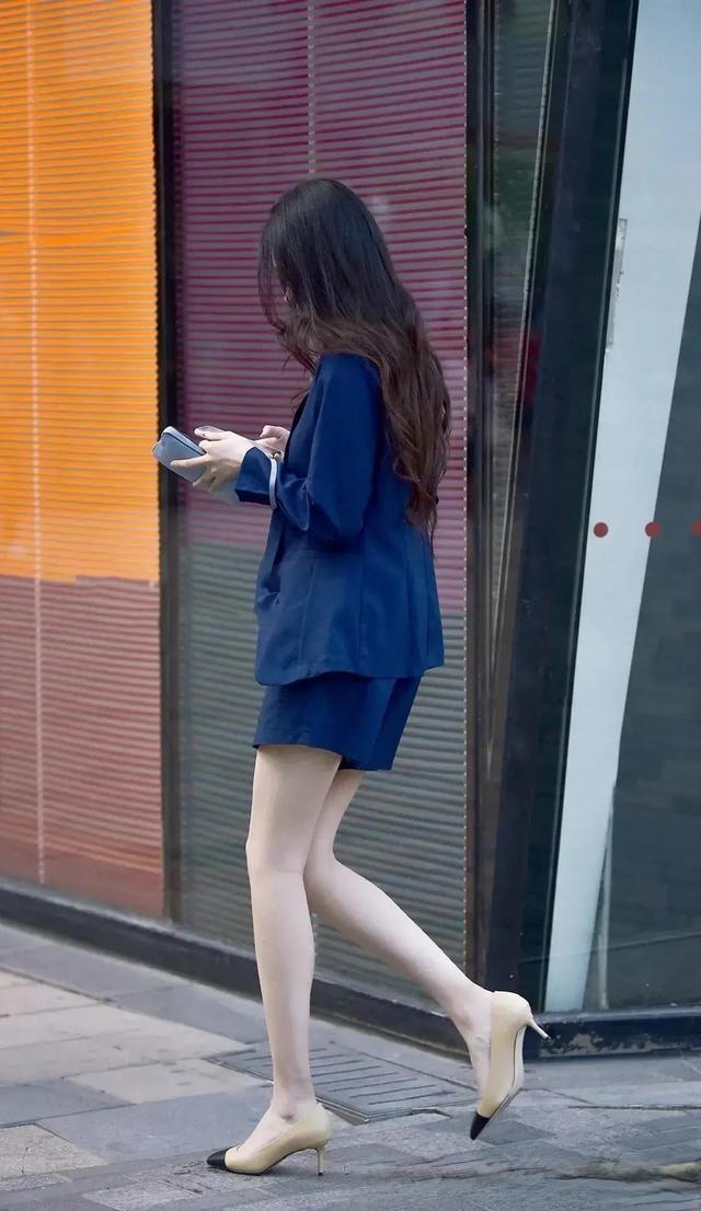 牛仔|简约易搭的包臀裙增添时尚色彩,展示最美好的风采,自由大气