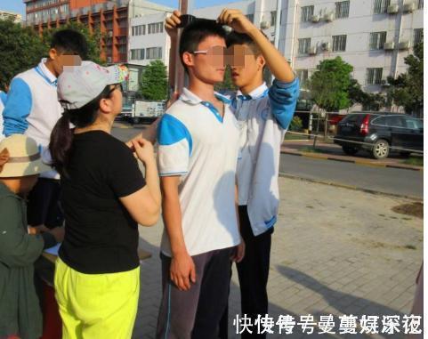 长高|双胞胎弟弟长期吃钙片,哥哥天天喝牛奶,3年后兄弟俩身高差距大