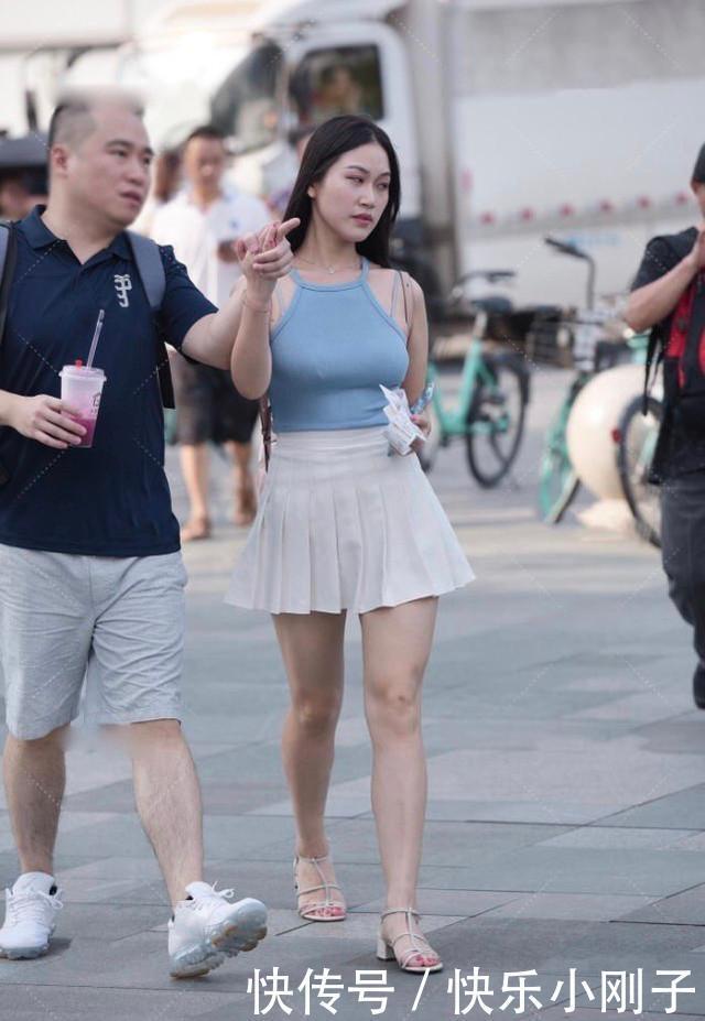 上衣|白色针织上衣搭配牛仔裤，百搭又显瘦，相信没有一个妹纸能拒绝