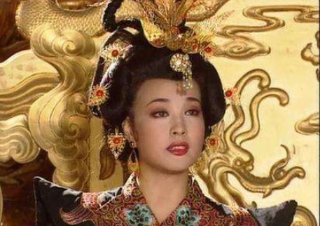  臣子|臣子揭露皇后丑闻，把皇后骂得狗血淋头，皇后还大赞：写得好