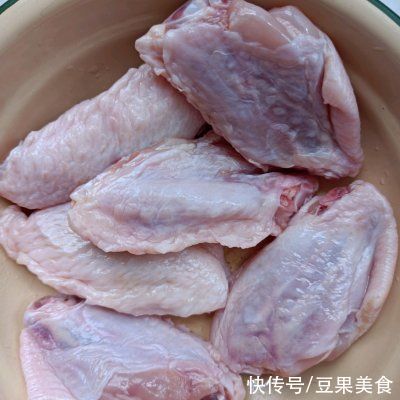 家常菜|#巨下饭的家常菜#金沙咸蛋黄鸡翅