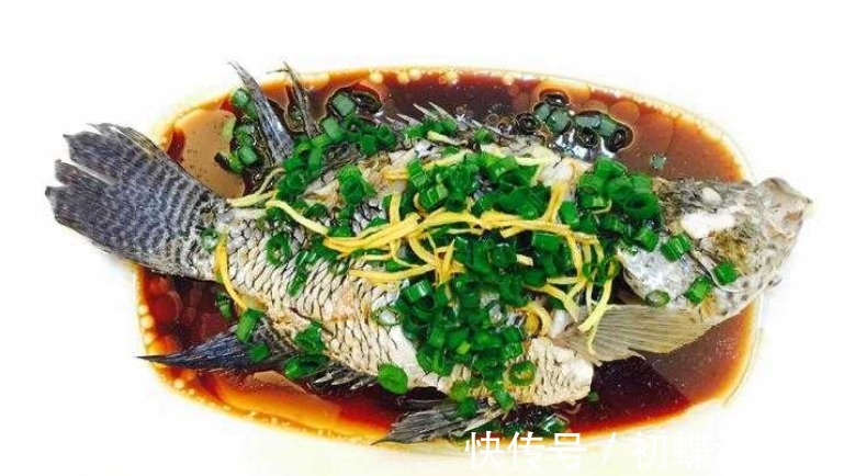 不管蒸什么“鱼”，五星大厨最注意这1步，难怪饭店鱼肉鲜嫩不腥