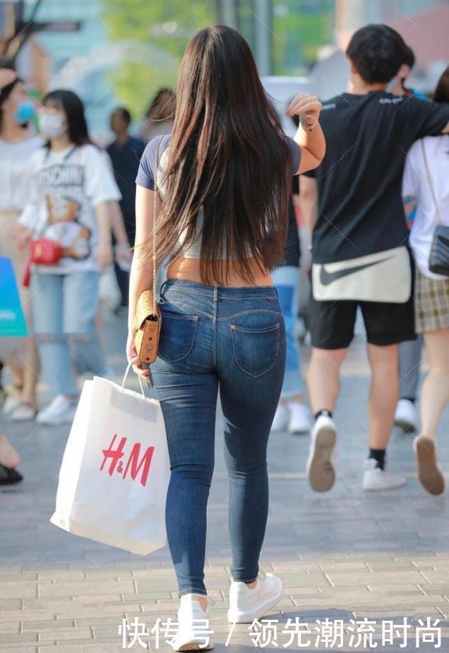  微胖|微胖女生不适合牛仔裤？搭配干净的上衣，意外美出可爱的气质