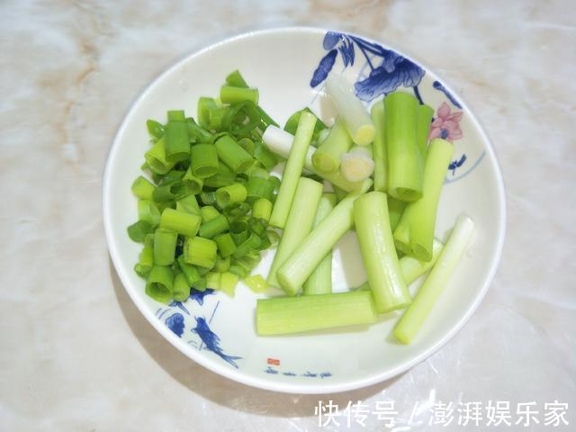 大厨|炒茄子时,切记不要先倒油,大厨教你饭店做法,茄子不喝油不发黑